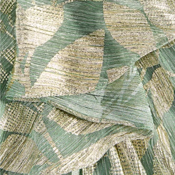 Adrianna Papell
Women's Asymmetric Metallic Mermaid Gown Size 4 - Picture 5 of 7